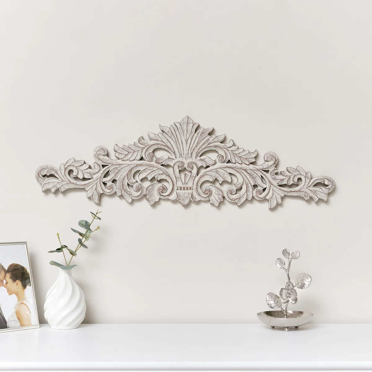 Lightweight Vintage White Distressed Fleur De Lys Wall Plaque High-End