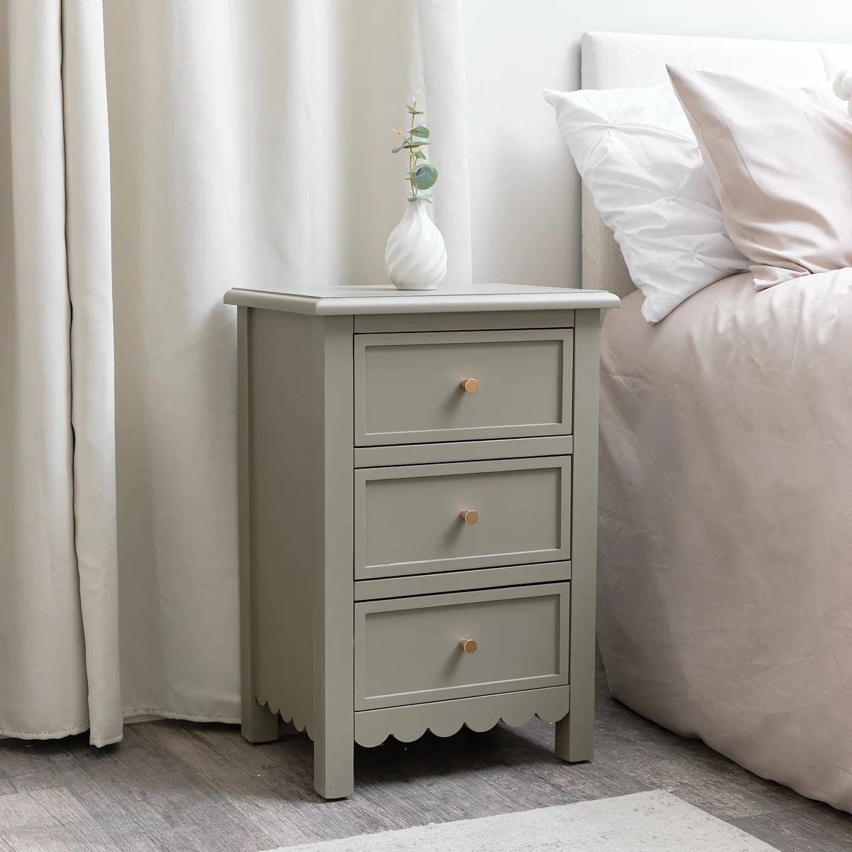 Unique 3 Drawer Scalloped Bedside Table – Staunton Taupe Range Clean