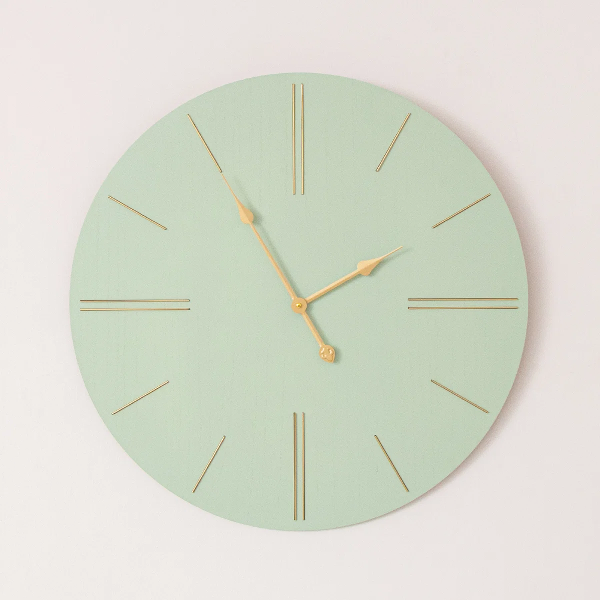 High-Performance Large Green Wooden Grain Gold Detailed Wall Clock – 70cm x 70cm Carefully Designed