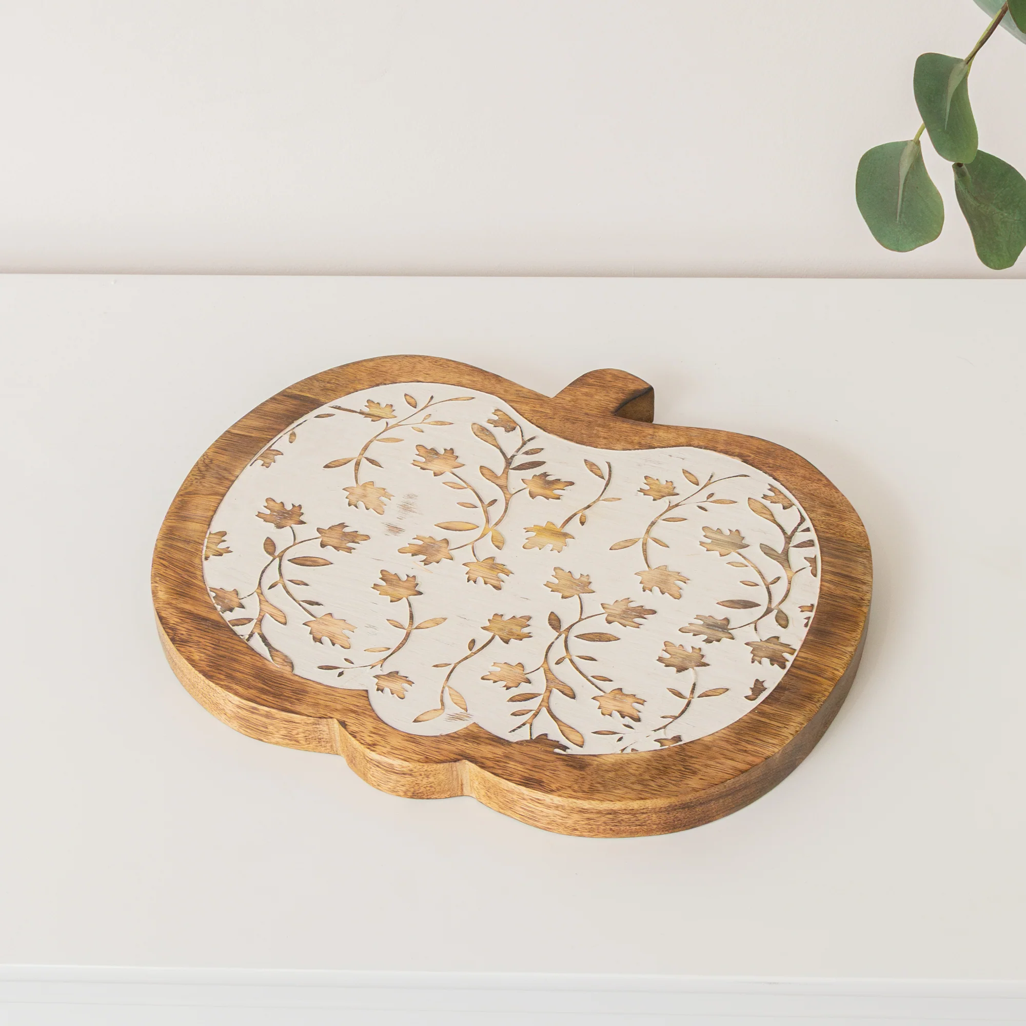 Fine Crafted Large White Distressed Wooden Pumpkin Shaped Display Chopping Board – 30cm Genuine