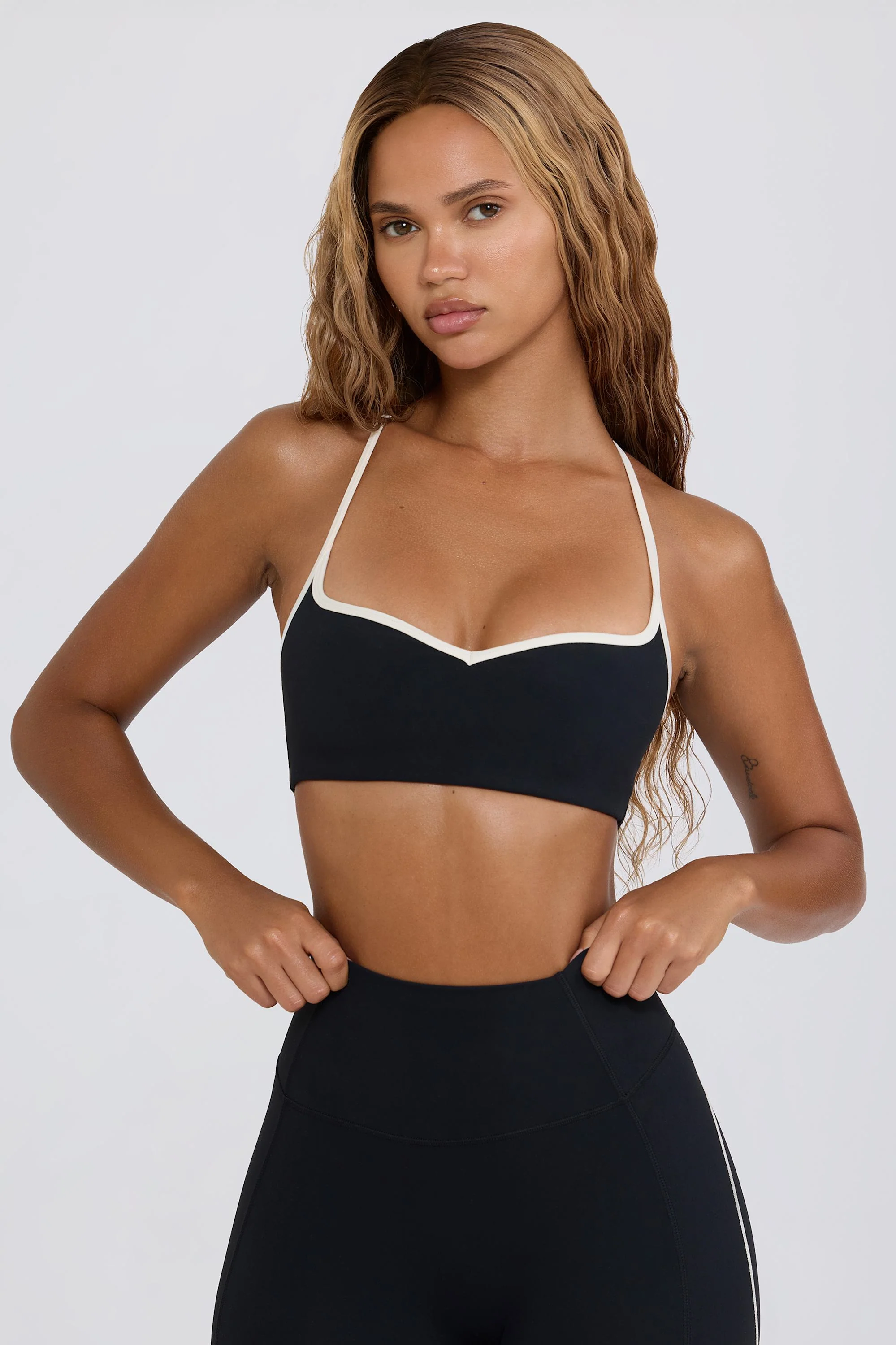 Prestigious Soft Active Sweetheart-Neck Sports Bra in Black Breathable