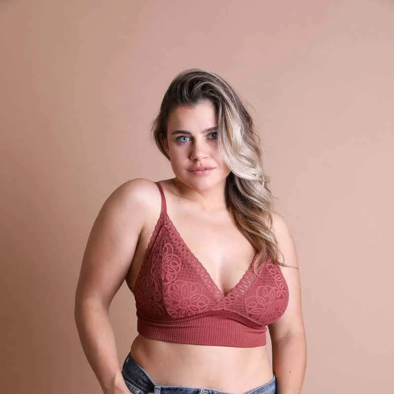 Traditional Lace Bralette Plus Long-Lasting