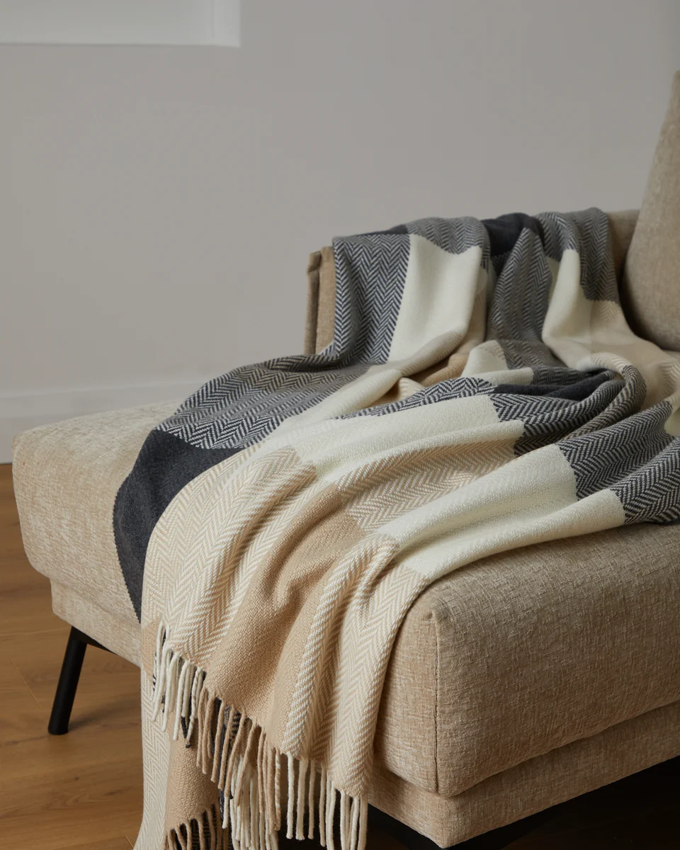 Minimalist Foxford Lacken Cashmere and Lambswool Throw Elite