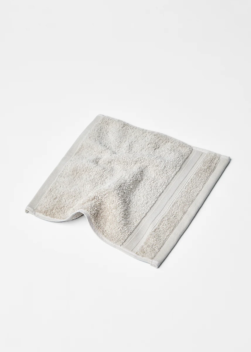 Carefully Designed Foxford Luxury Cotton Face Towel – Nacre Fast