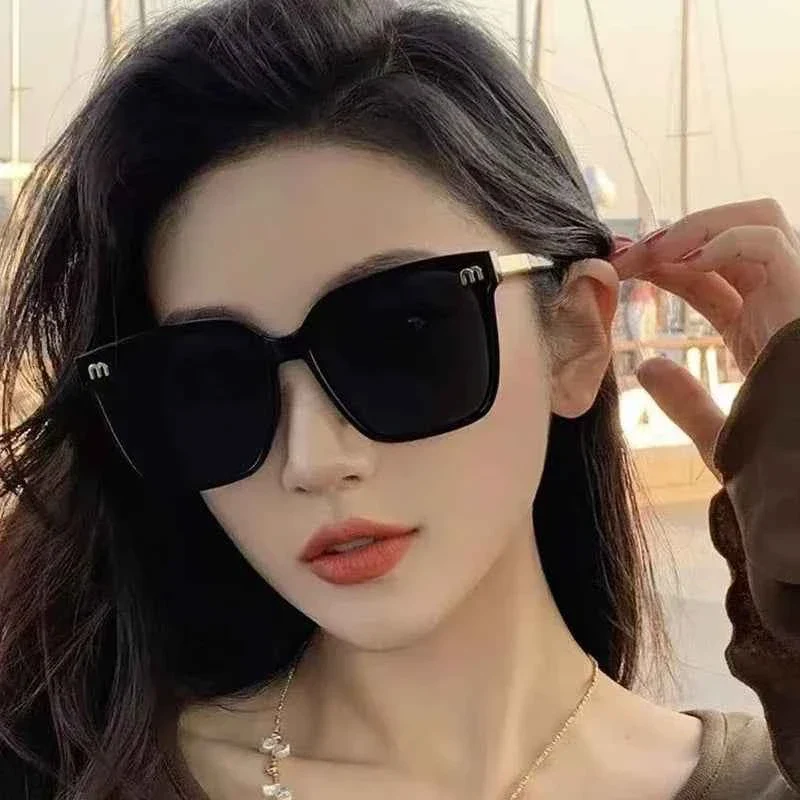 Prestigious Luxury Black Sunglasses with Gold Accents – Stylish Square Frame with UV Protection Clean