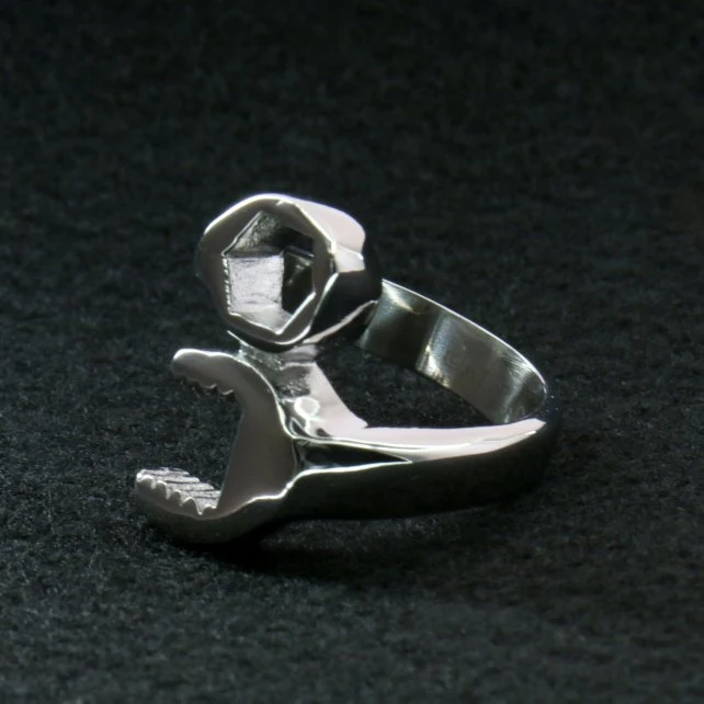 Genuine Hot Leathers JWR2101 Men’s Wrench Stainless Steel Ring Effective