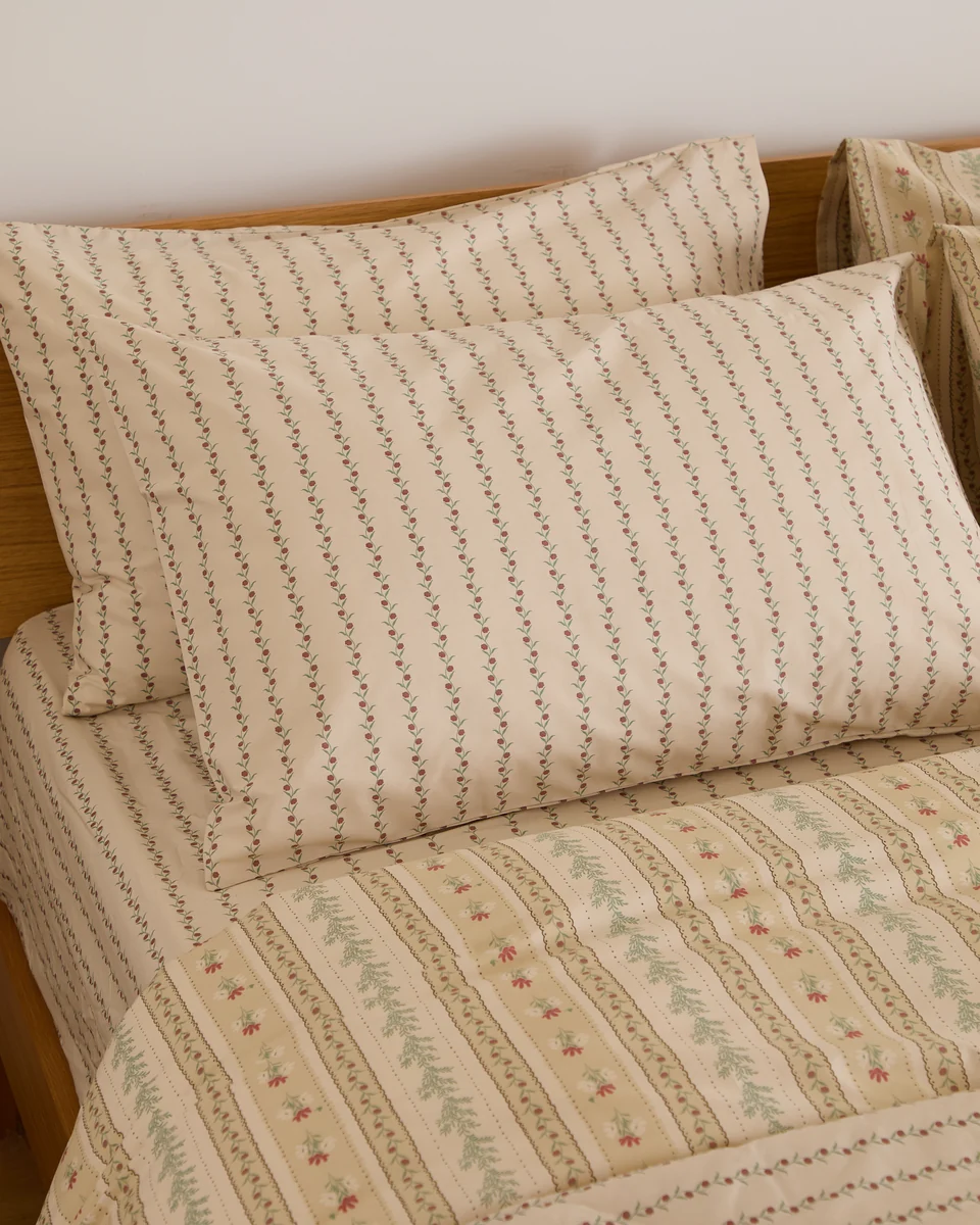 Traditional Foxford Rose Stripe Pillowcase Set Exceptional