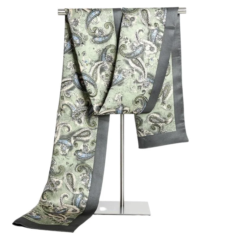 Long-Lasting Pañuelo de seda con estampado paisley en forma de lágrima grande Fine Crafted