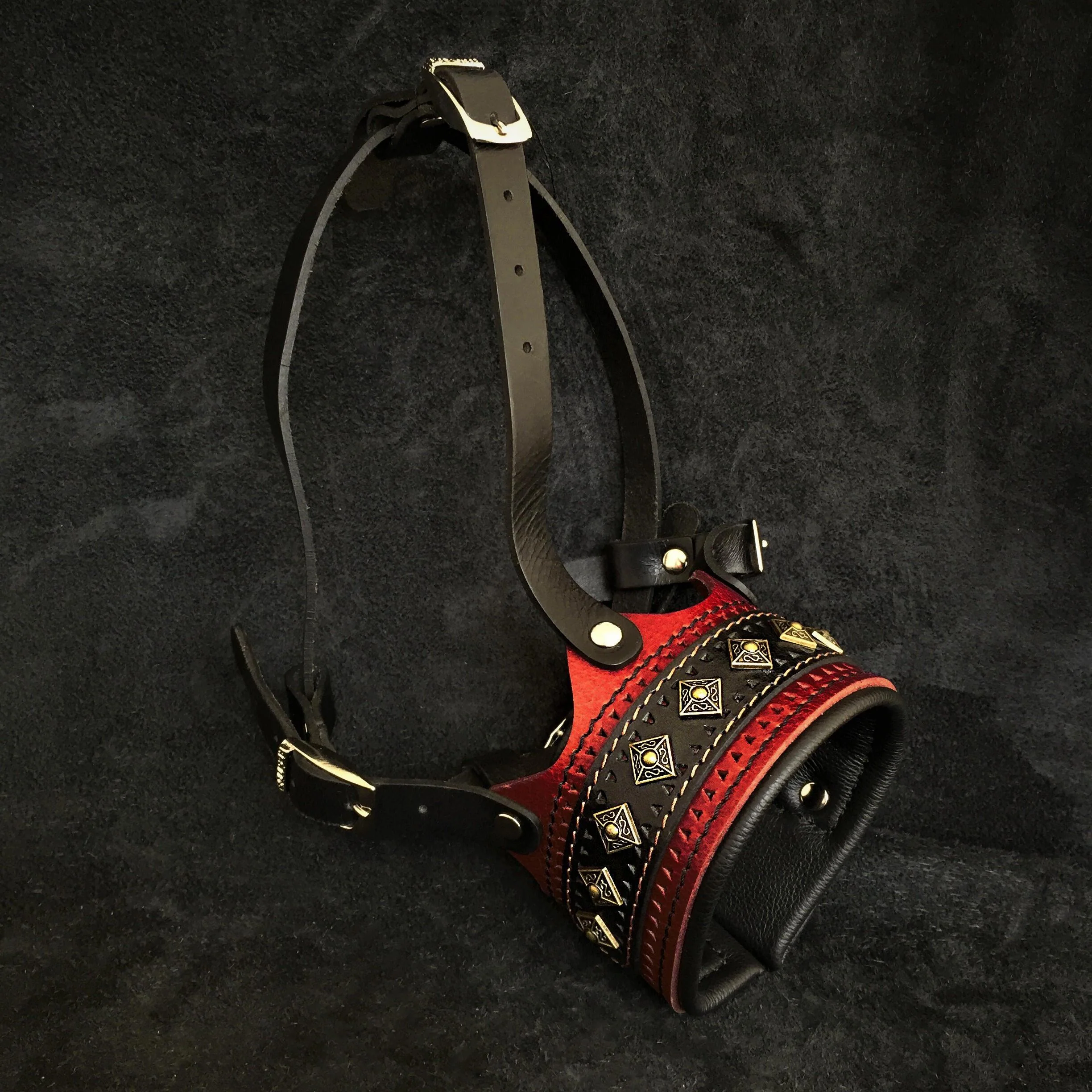 Original The Balteus leather muzzle RED Outstanding